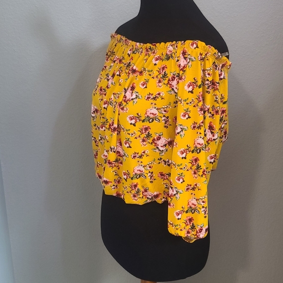 Free Kisses Tops - SOLD Off The Shoulder Floral Adjustable Multi Wear  Options Blouse